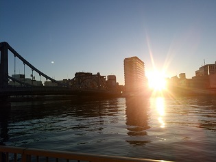 初日の出と隅田川