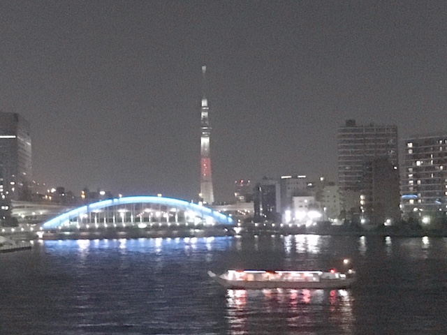 スカイツリーと隅田川